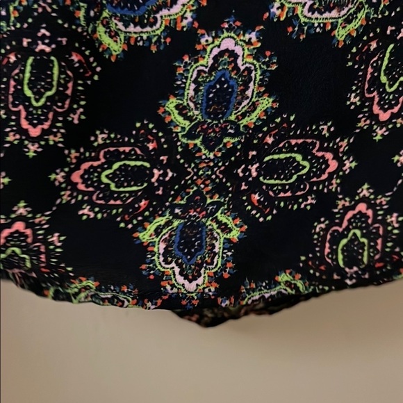 The Limited Graphic Black and Gray 3/4 Sleeve Blouse - Picture 8 of 12